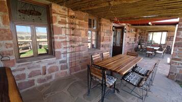 Spécialités Cuisine locale et internationale