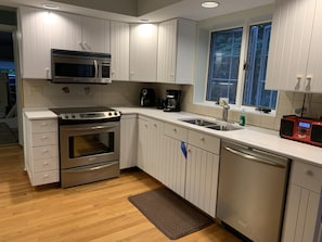 Kitchen-Stainless appliances and new quartz countertops 