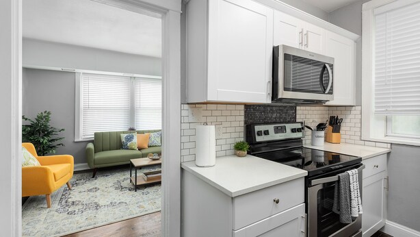 City Apartment, 1 Bedroom, Non Smoking, Kitchen | Private kitchen - Central Garden Getaways Corp Rentals by NamaStay (St. Louis)