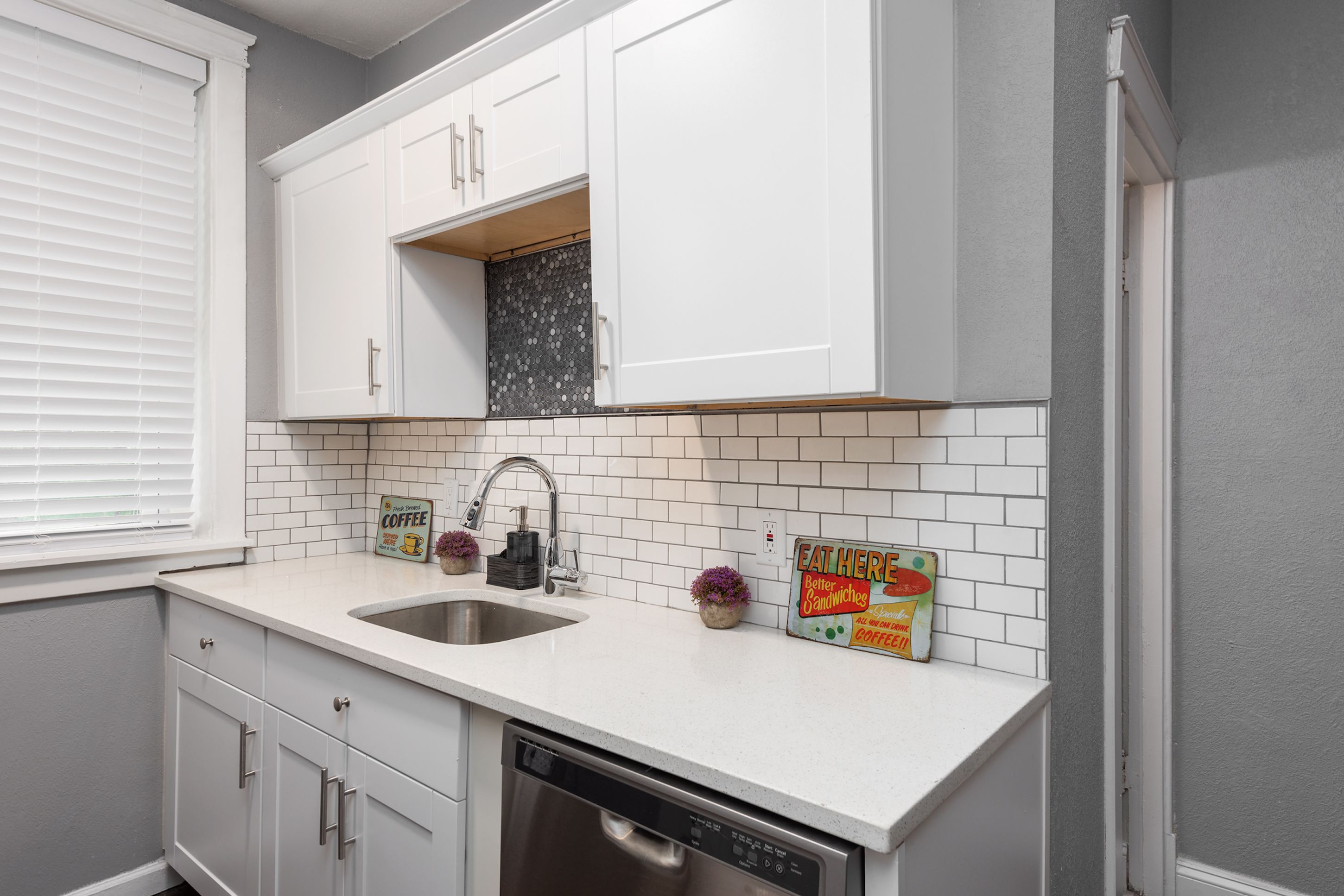 Signature Apartment, 1 Bedroom, Non Smoking, Kitchen | Private kitchen | Full-size fridge, microwave, oven, stovetop