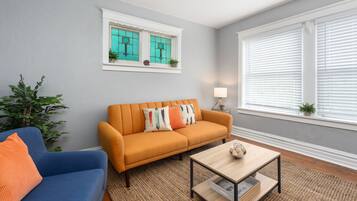 Traditional Apartment, 1 Bedroom, Non Smoking, Kitchen | Living area | Smart TV