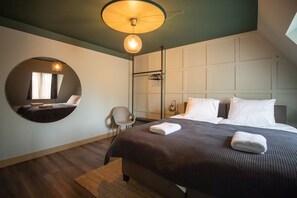 Standard Double Room (Green) | Minibar, free WiFi, bed sheets - Mr. Lewis (Overveen)