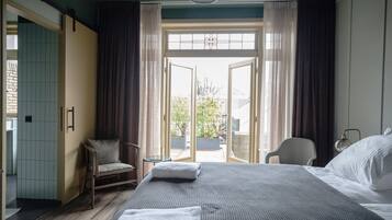 Suite, Terrace | Minibar, WiFi (free), bed sheets