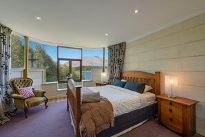 3 bedrooms, desk, iron/ironing board, free WiFi - Lakes Edge Apartment - Unit A (Queenstown)