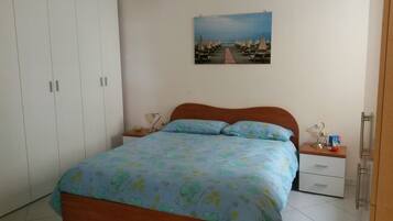 1 Schlafzimmer, BĂŒgeleisen/BĂŒgelbrett, BettwĂ€sche