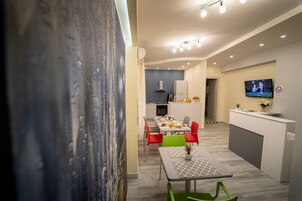 包含每日自助早餐