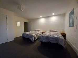 2 bedrooms, iron/ironing board, travel cot, free WiFi