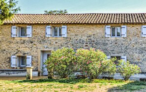 Exterior - Gorgeous home in Vénéjan with kitchen (Vénéjan)