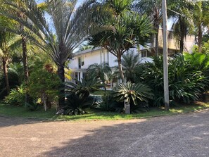 المنشأة من الخارج