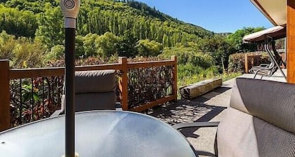 Sawmillers Retreat - Arrowtown Holiday Home