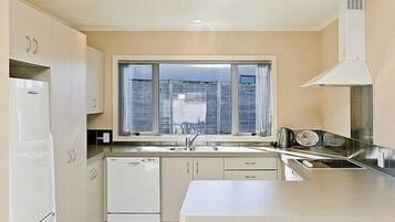 Réfrigérateur, micro-ondes, four, lave-vaisselle