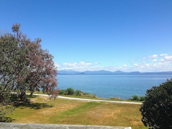 Image of Relax Lakeside - Five Mile Bay Holiday Home