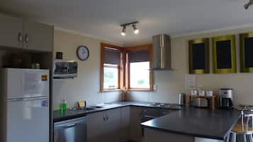 Fridge, microwave, dishwasher, coffee/tea maker