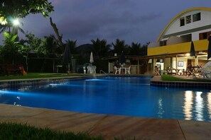 Outdoor pool, pool umbrellas, sun loungers