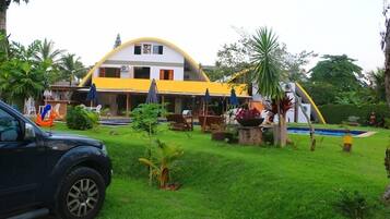 Fachada da propriedade