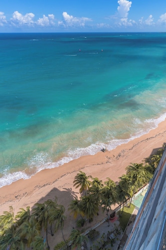 20 étages en bord de mer + vue + balcon + immense piscine