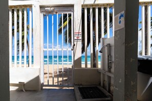 Interior - 21st Floor Ocean View + Beachfront + Balcony + Huge Pool (Santurce)