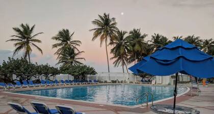 21st Floor Ocean View + Beachfront + Balcony + Huge Pool