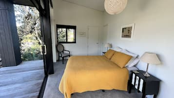 2 bedrooms, iron/ironing board, travel cot, WiFi