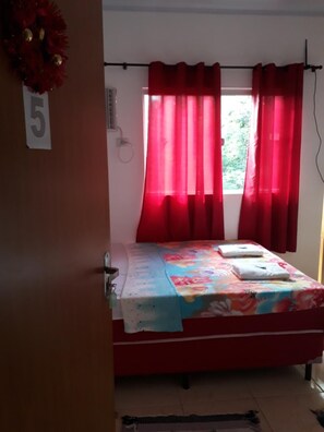 Blackout curtains, free WiFi, bed sheets - Pousada Sagui (Cuiabá)
