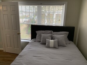 2 bedrooms, iron/ironing board, free WiFi, bed sheets