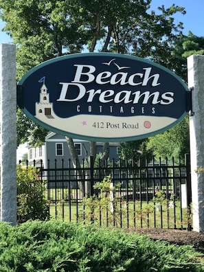 A sign for Beach Dreams Cottages at 412 Post Road.