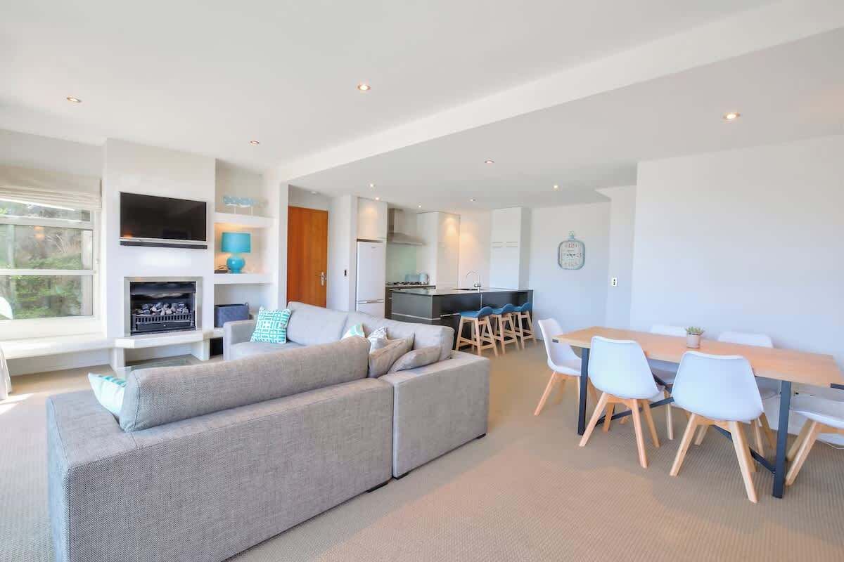 TV, fireplace, Netflix, streaming services