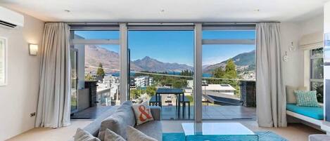 Fernseher, Kamin, Netflix, Bücher