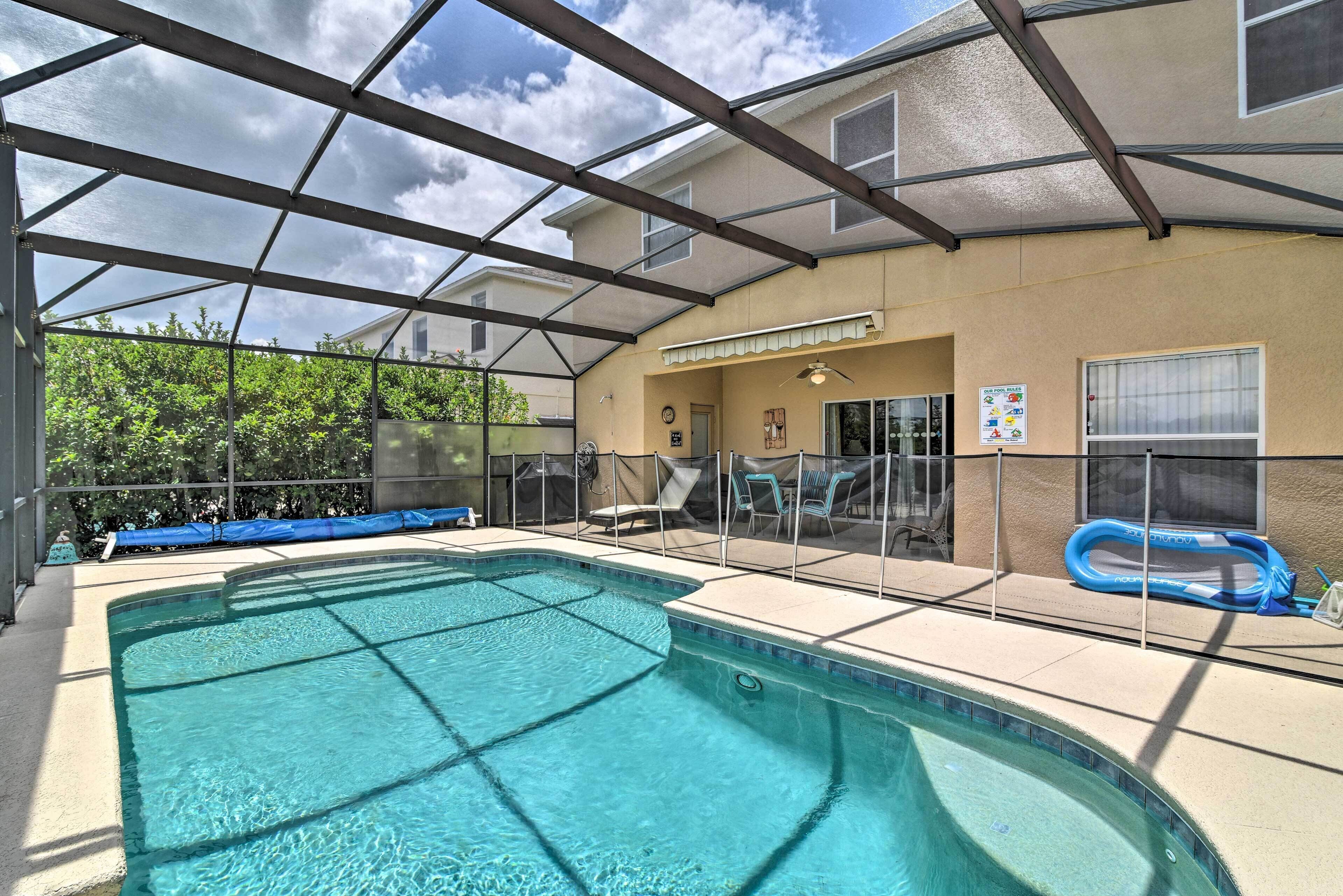 Family Home w/ Private Pool ~ 9 Mi to Disney!