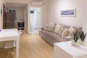 高档床上用品、羽绒被、加厚床垫、客房内保险箱