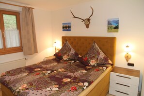 2 sovrum, strykjärn/strykbräda och sängkläder