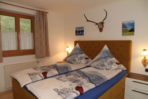 2 bedrooms, iron/ironing board, bed sheets