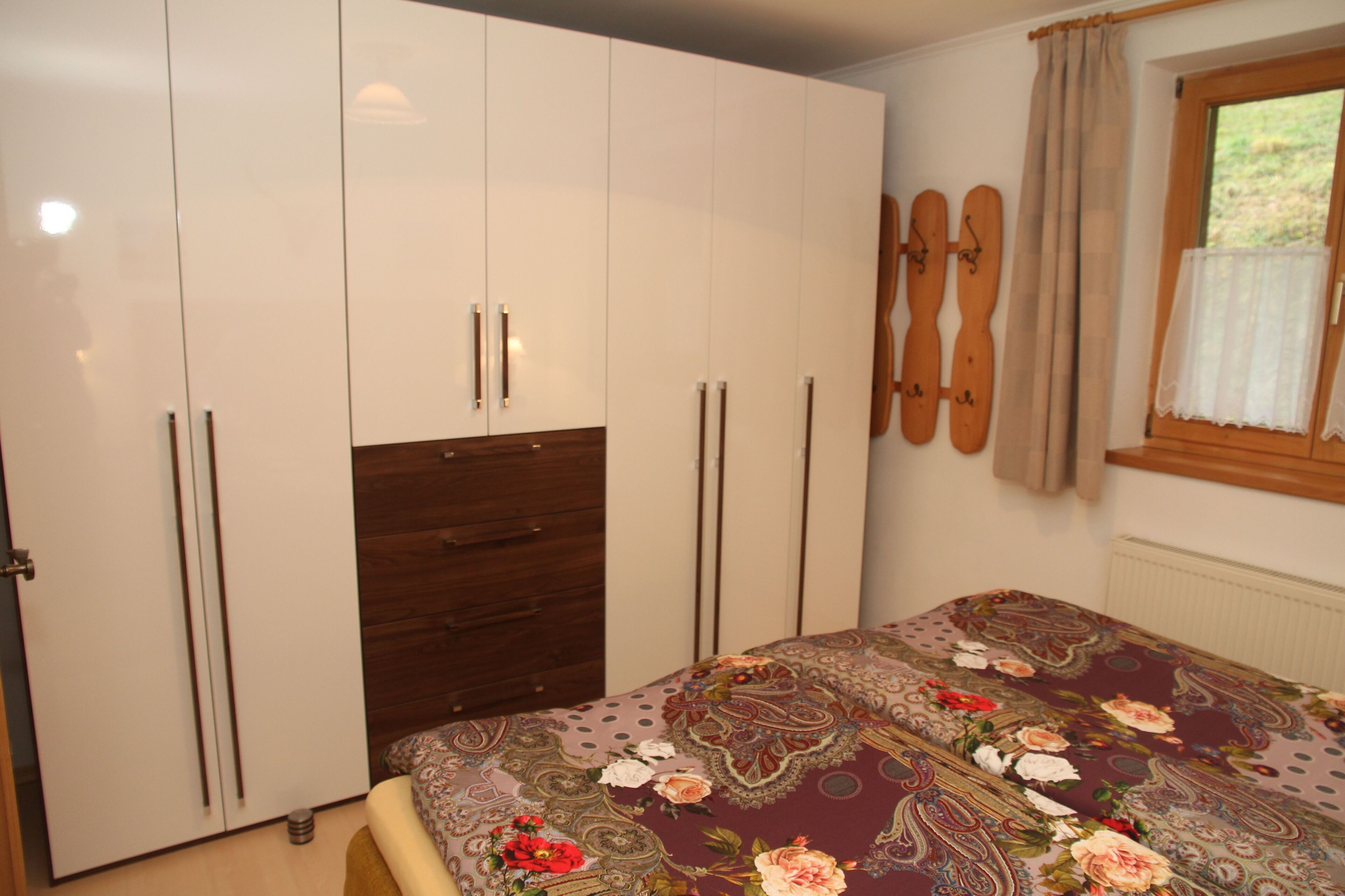 2 bedrooms, iron/ironing board, bed sheets