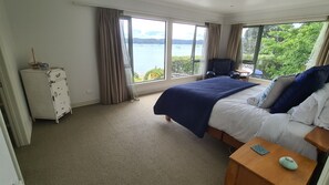 4 bedrooms - Luxurious Russell - absolute waterfront! (Russell)