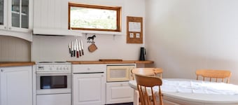 4 bedroom beautiful home in Steinstø