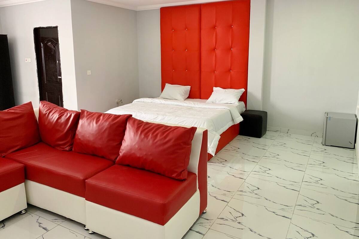 Exclusive Suite | Desk, blackout drapes, free WiFi, bed sheets