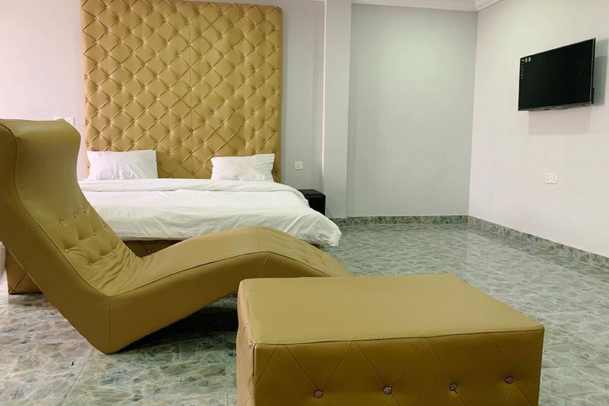 Comfort Studio | Desk, blackout drapes, free WiFi, bed sheets