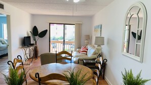 Family Condo, Resort View | Living area