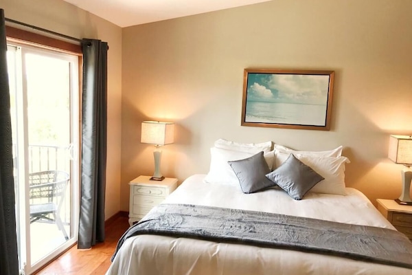 Individually decorated, individually furnished, desk, free WiFi