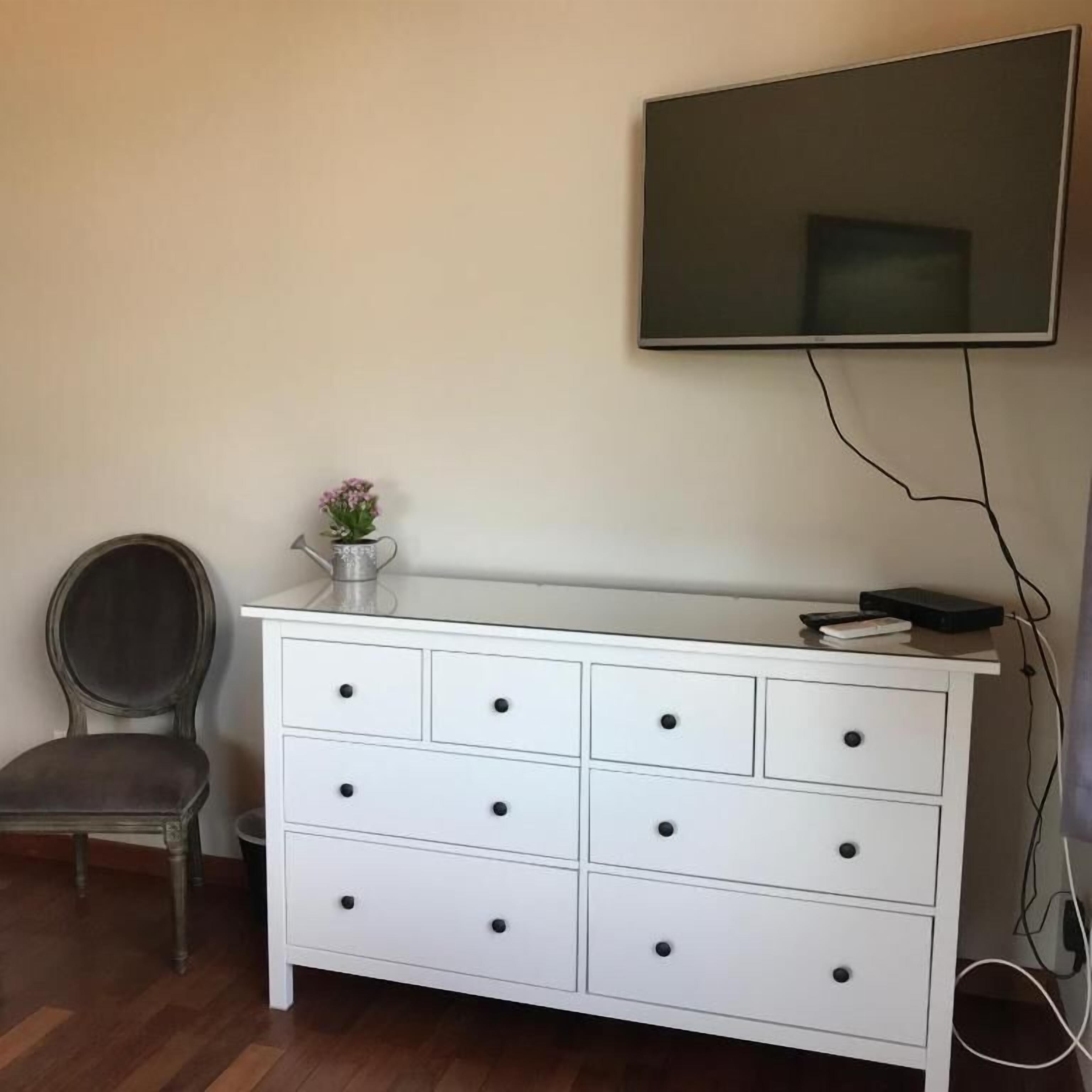 Individuell dekoriert, individuell eingerichtet, Schreibtisch