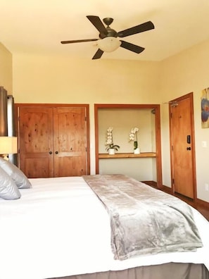 Individually decorated, individually furnished, desk, free WiFi - Wesbert Winery & Guest Suites (Penticton)