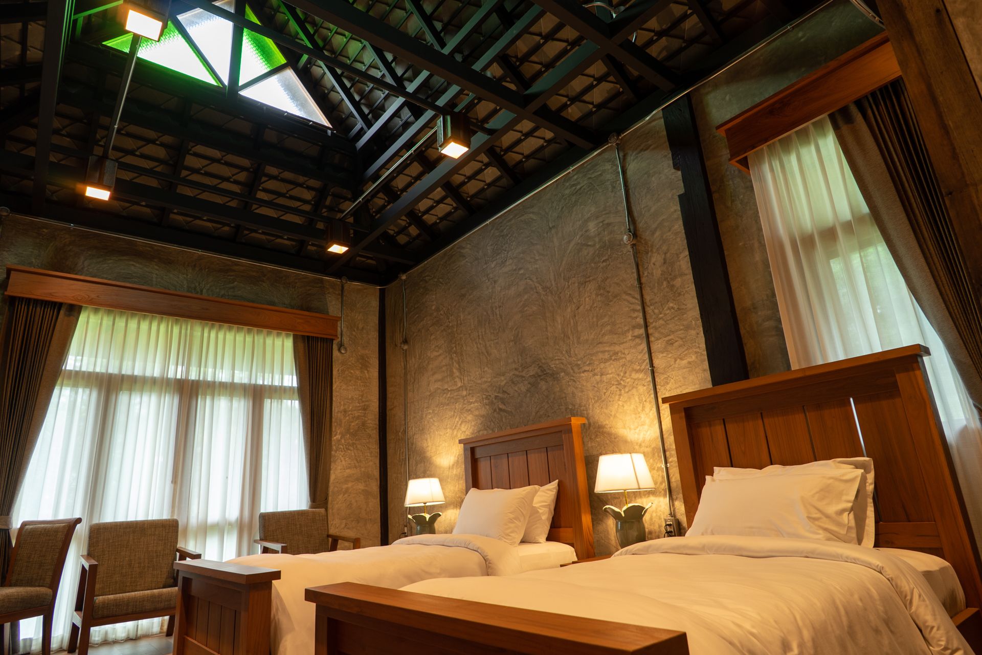 Superior Twin Room | Minibar, in-room safe, desk, laptop workspace