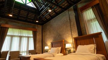 Superior Twin Room | Minibar, in-room safe, desk, laptop workspace