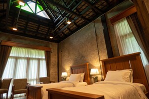 Superior Twin Room | Minibar, in-room safe, desk, laptop workspace - Ruean Racha Resort (Mae Rim)