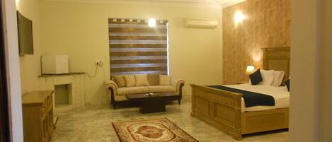 ファミリー ダブルルーム | 遮光カーテン、防音設備、アイロン / アイロン台、可動式ベッド