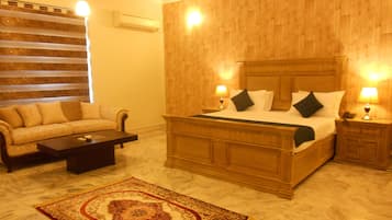 Family Double Room | Blackout drapes, soundproofing, iron/ironing board, rollaway beds