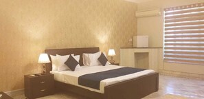 Cortinas blackout, insonorización y tabla de planchar con plancha 