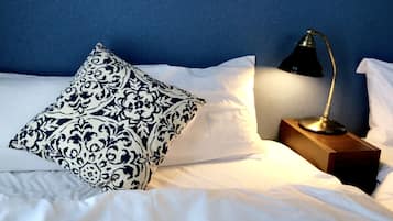 1 habitación, tabla de planchar con plancha, wifi gratis y ropa de cama