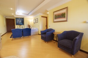 Apartamento | Área de estar | TV de tela plana