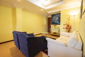 Apartment | Living area | Flat-screen TV